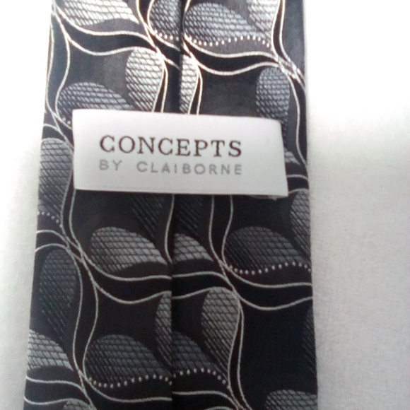 CONCEPTS BY CLAIBORNE Black and Silver Silk Tie. - Picture 2 of 4